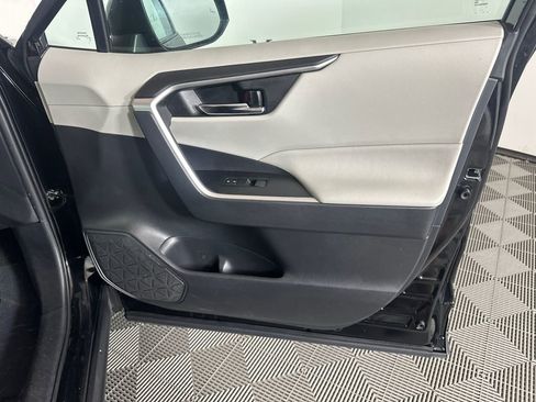 Used 2021 Toyota RAV4 XLE w/ Convenience Package FWD image 14