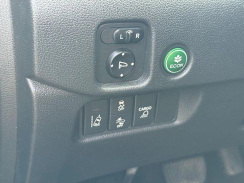 Used 2021 Honda Ridgeline Sport image 17