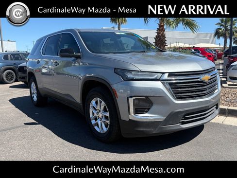 Used 2023 Chevrolet Traverse LS image 1