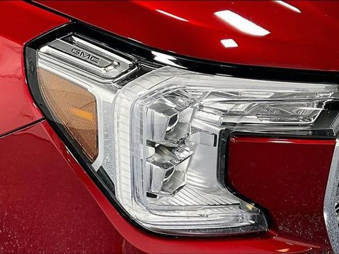 Used 2024 GMC Terrain Denali w/ Denali Premium Package AWD/4WD image 28