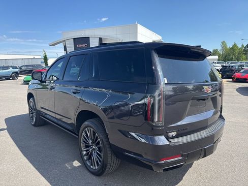 Used 2025 Cadillac Escalade Sport Platinum w/ LPO, Floor Liner Package AWD/4WD image 3