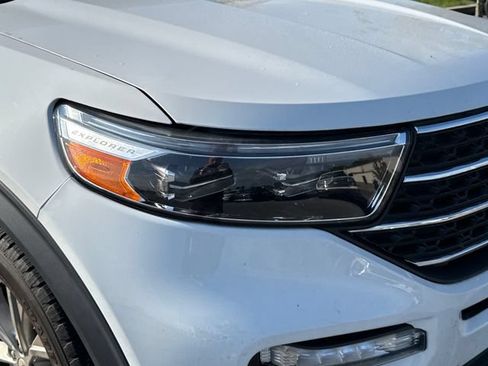 Used 2021 Ford Explorer XLT w/ Equipment Group 202A AWD/4WD image 17