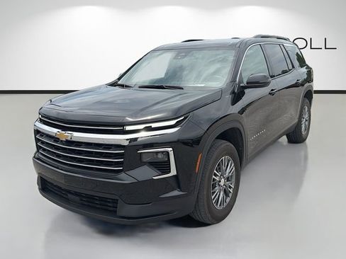 Used 2025 Chevrolet Traverse LT FWD image 7