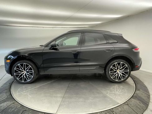 Certified 2025 Porsche Macan AWD/4WD image 2