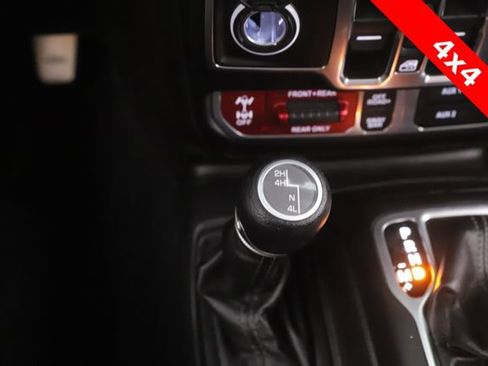 Used 2024 Jeep Gladiator Rubicon w/ Technology Group AWD/4WD image 25