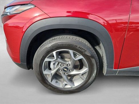 Used 2025 Chevrolet Trax LT FWD image 22