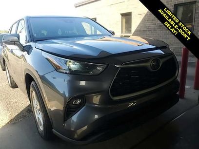 Used 2023 Toyota Highlander LE
