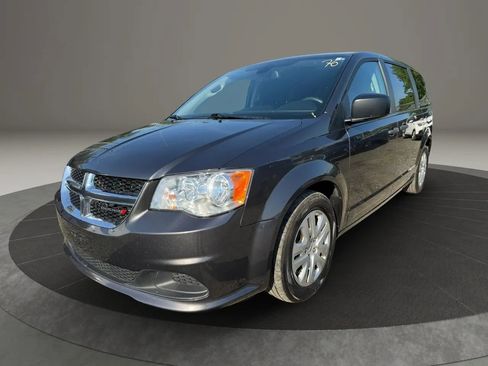 Used 2019 Dodge Grand Caravan SE w/ UConnect Hands-Free Group FWD image 1