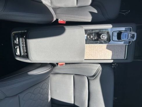 Certified 2025 Volvo XC90 B6 Plus AWD/4WD image 26