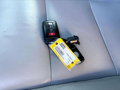 Used 2018 Toyota Highlander XLE AWD/4WD image 15