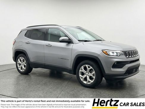 Used 2025 Jeep Compass Latitude AWD/4WD image 1