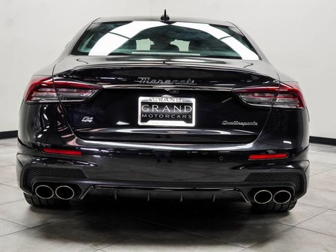 Used 2022 Maserati Quattroporte Modena Q4 image 9