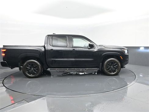 Used 2022 Nissan Frontier SV w/ Technology Package image 4