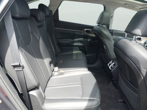 Used 2023 Kia Sorento S w/ Panoramic Sunroof Package AWD/4WD image 23