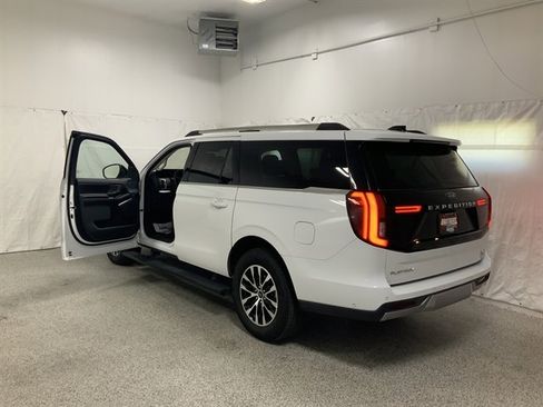 Used 2025 Ford Expedition Max Platinum AWD/4WD image 3