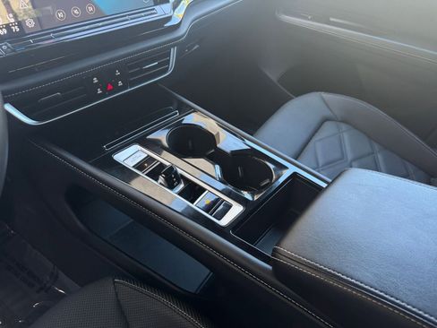 Used 2025 Volkswagen Atlas Cross Sport SE image 41