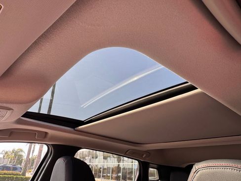 New 2026 Nissan Kicks SR FWD image 10