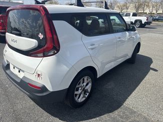 Used 2022 Kia Soul LX w/ Technology Package video 2