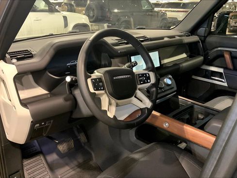 Used 2024 Land Rover Defender 110 X-Dynamic SE image 17