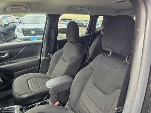 Used 2022 Jeep Renegade Latitude AWD/4WD image 21