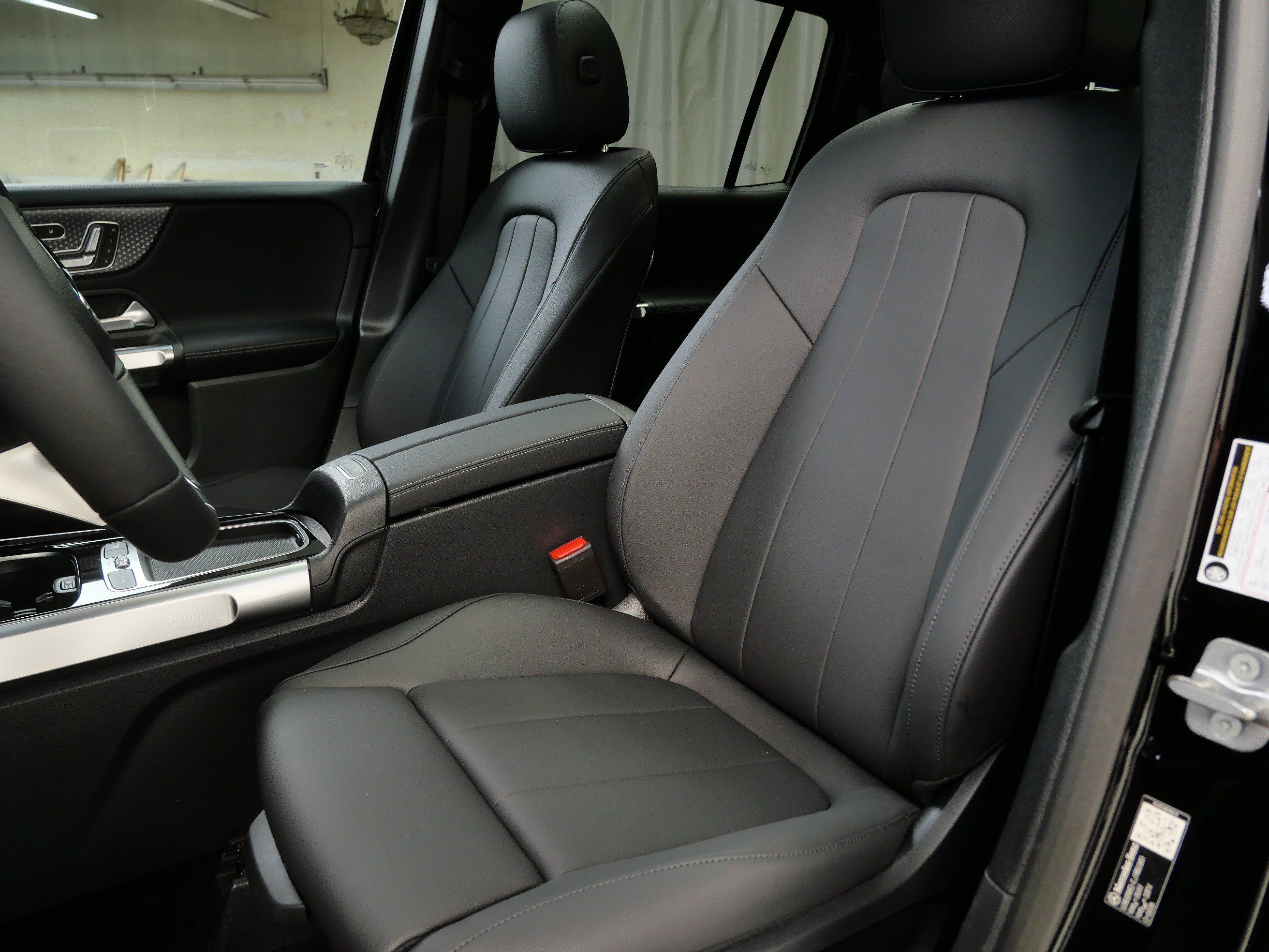 New 2026 Mercedes-Benz GLB 250 4MATIC image 3