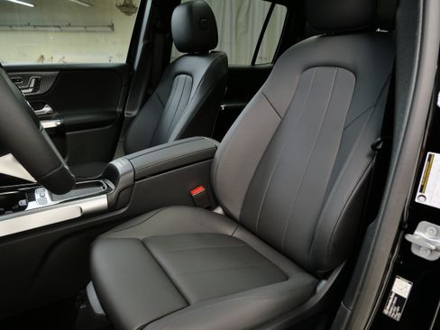 New 2026 Mercedes-Benz GLB 250 4MATIC image 3