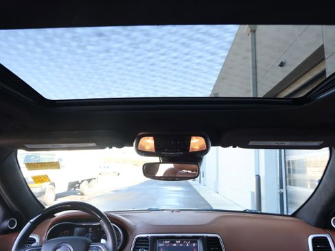 Used 2018 Jeep Grand Cherokee Summit w/ Platinum Series Group image 31