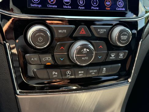 Used 2020 Jeep Grand Cherokee Altitude image 20