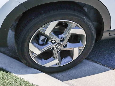 Used 2025 Hyundai Venue Limited FWD image 18