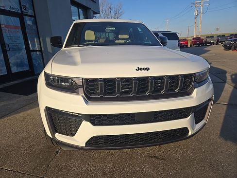 New 2026 Jeep Grand Cherokee Limited AWD/4WD image 16