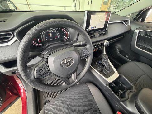 Used 2023 Toyota RAV4 LE AWD/4WD image 19