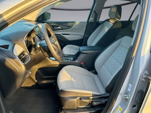 Used 2020 Chevrolet Equinox LS FWD image 11