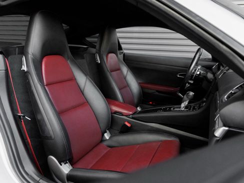 Certified 2018 Porsche 718 Cayman S image 33