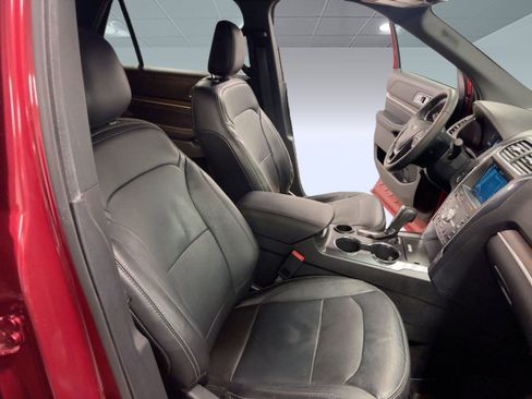 Used 2019 Ford Explorer Limited w/ Class III Trailer Tow Package image 31