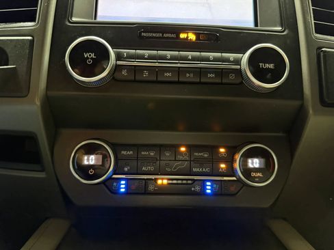 Used 2019 Ford Expedition XLT w/ Equipment Group 202A RWD image 24