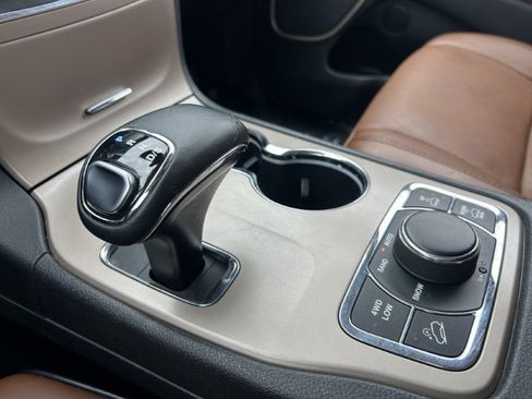Used 2015 Jeep Grand Cherokee Summit w/ Platinum Series Group AWD/4WD image 27