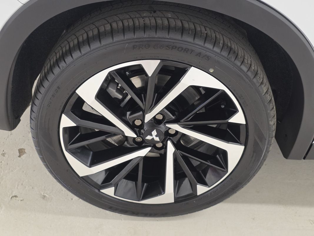 Used 2024 Mitsubishi Outlander AWD image 51