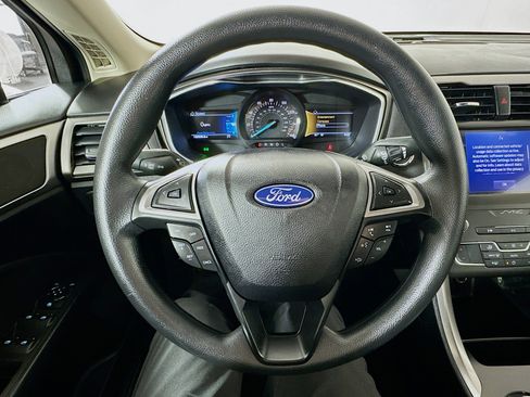 Used 2020 Ford Fusion SE image 11