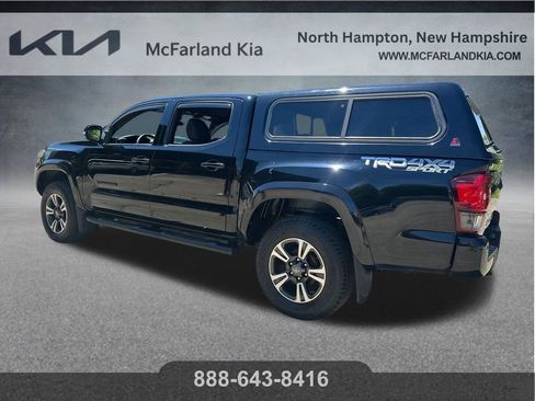 Used 2019 Toyota Tacoma TRD Sport AWD/4WD image 4