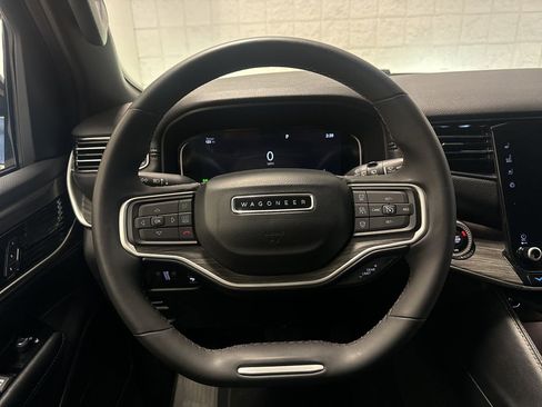 Used 2023 Jeep Wagoneer Series III w/ Preferred Equipment Group AWD/4WD image 21
