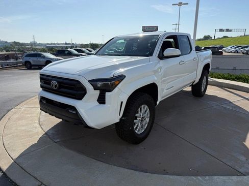 Certified 2024 Toyota Tacoma SR5 AWD/4WD image 9