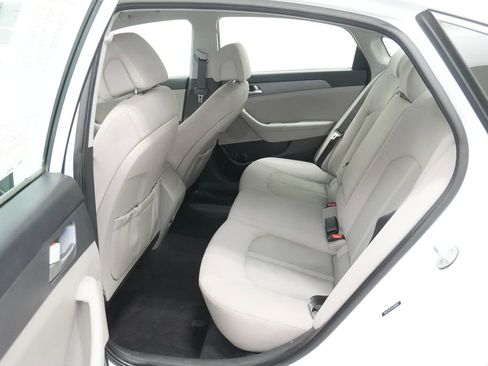 Used 2017 Hyundai Sonata SE FWD image 16
