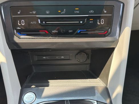 Certified 2023 Volkswagen Tiguan SE w/ Panoramic Sunroof Package AWD/4WD image 17