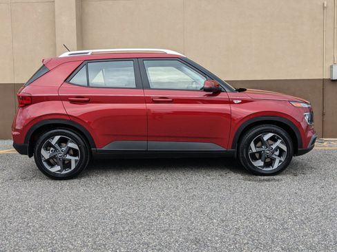 New 2025 Hyundai Venue SEL image 3