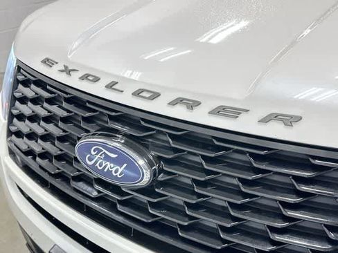 Used 2019 Ford Explorer Sport w/ Ford Safe & Smart Package image 31