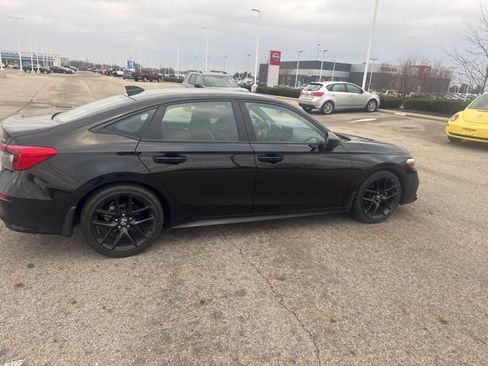 Used 2023 Honda Civic Sport image 9