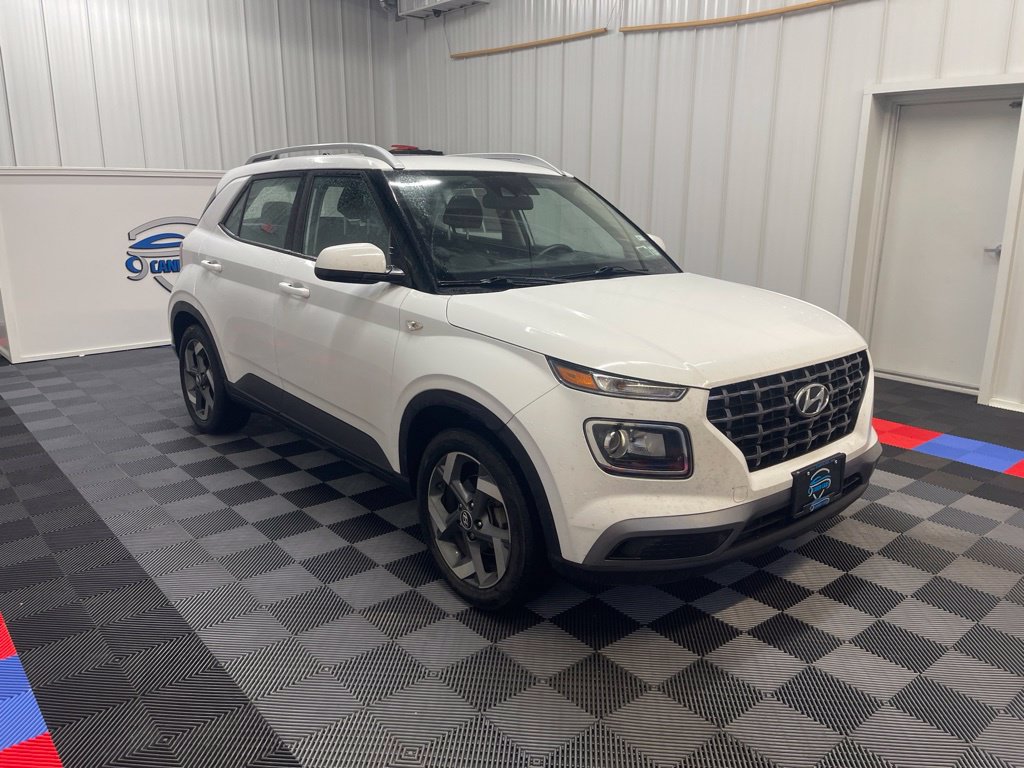 Used 2022 Hyundai Venue SEL w/ Cargo Package FWD image 3