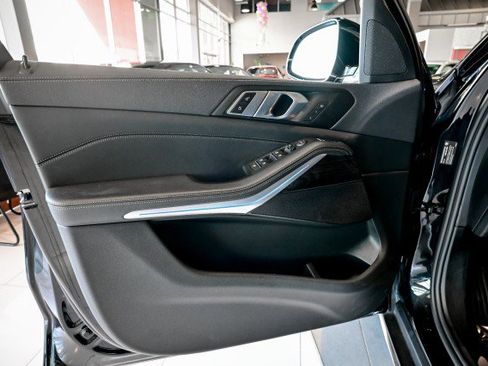 Used 2023 BMW X5 xDrive40i w/ Climate Comfort Package image 17