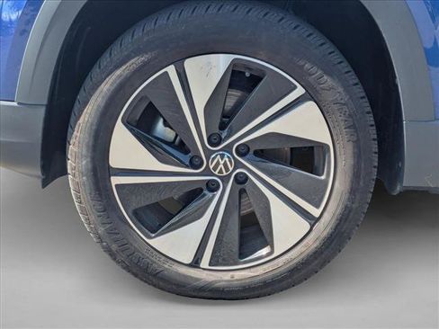 Used 2023 Volkswagen Taos SE AWD/4WD image 9