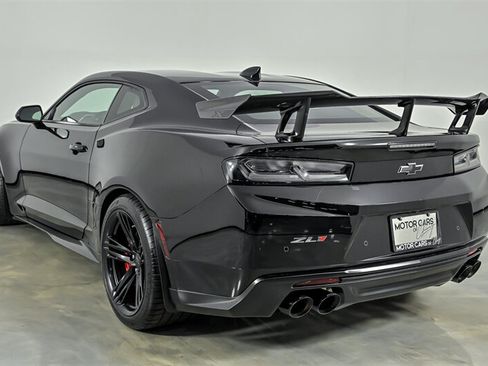 Used 2018 Chevrolet Camaro ZL1 RWD image 7